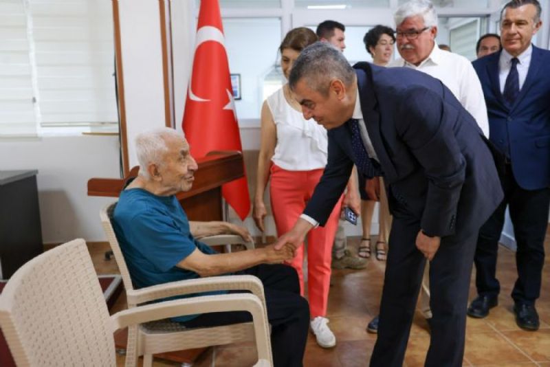 Vali Toros,Yardım ve İyilik Vakfı Huzurevi’nde